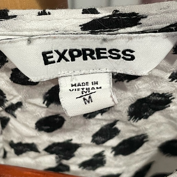 Express Medium Top - Picture 2 of 3
